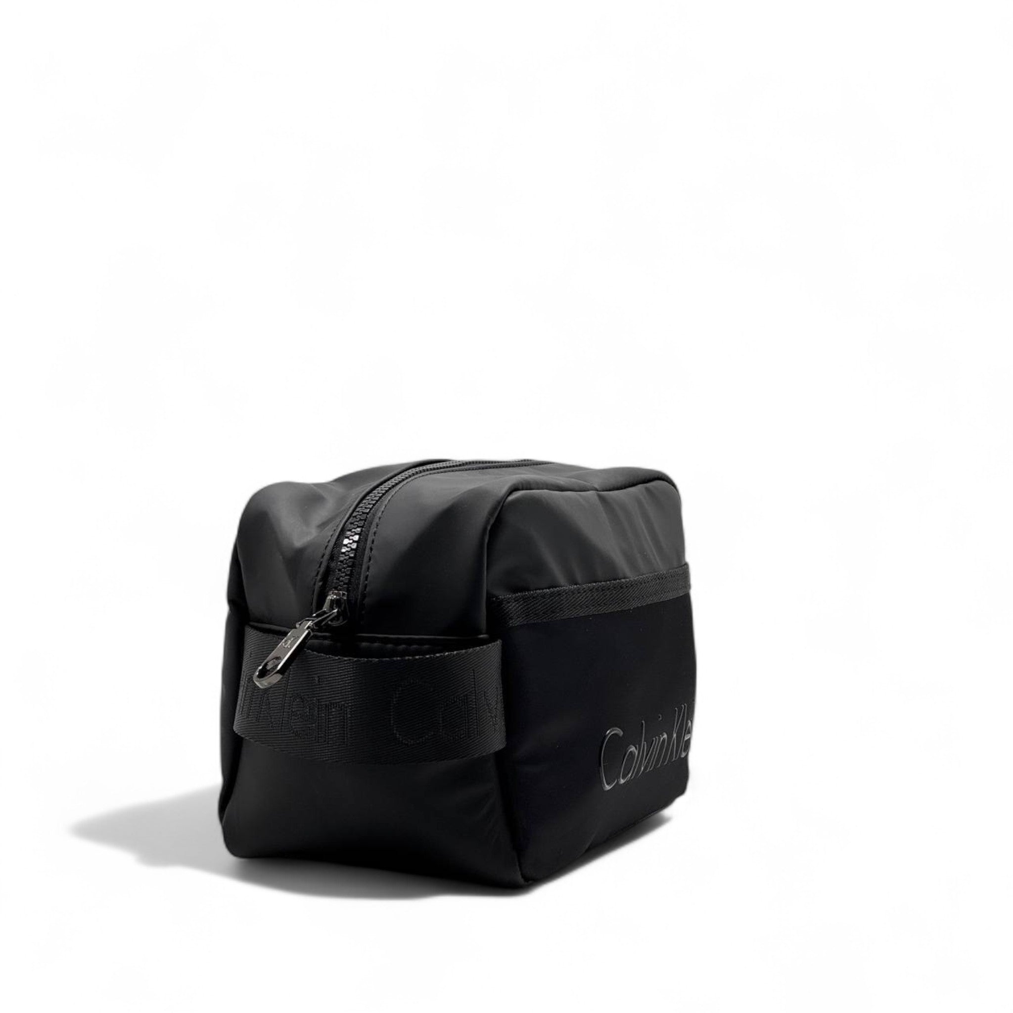 🖤 Calvin Klein All-Black Toiletry Bag – Sleek Urban Minimalism 🖤