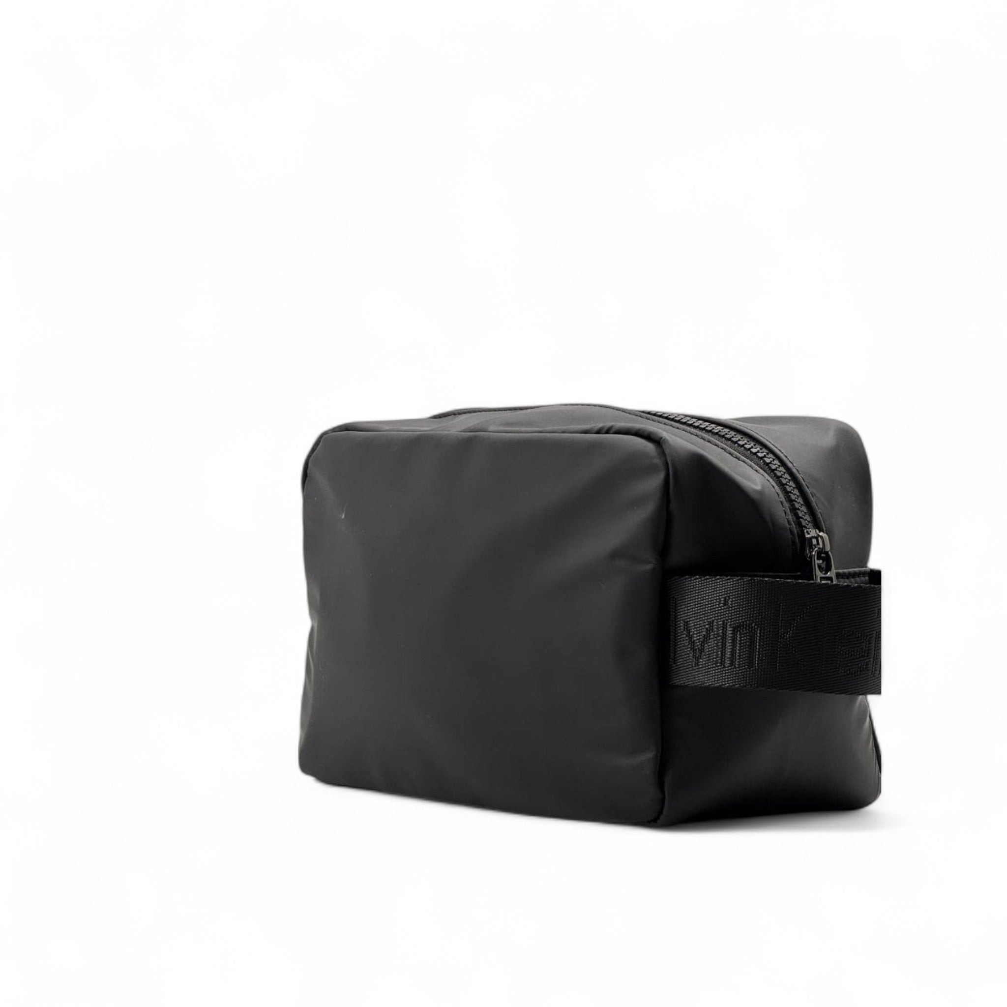 🖤 Calvin Klein All-Black Toiletry Bag – Sleek Urban Minimalism 🖤