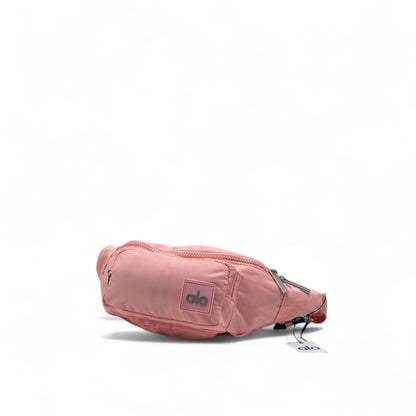 🎀 Alo Crossbody Belt Bag – Rose Pink | Lightweight & Trendy Fanny Pack