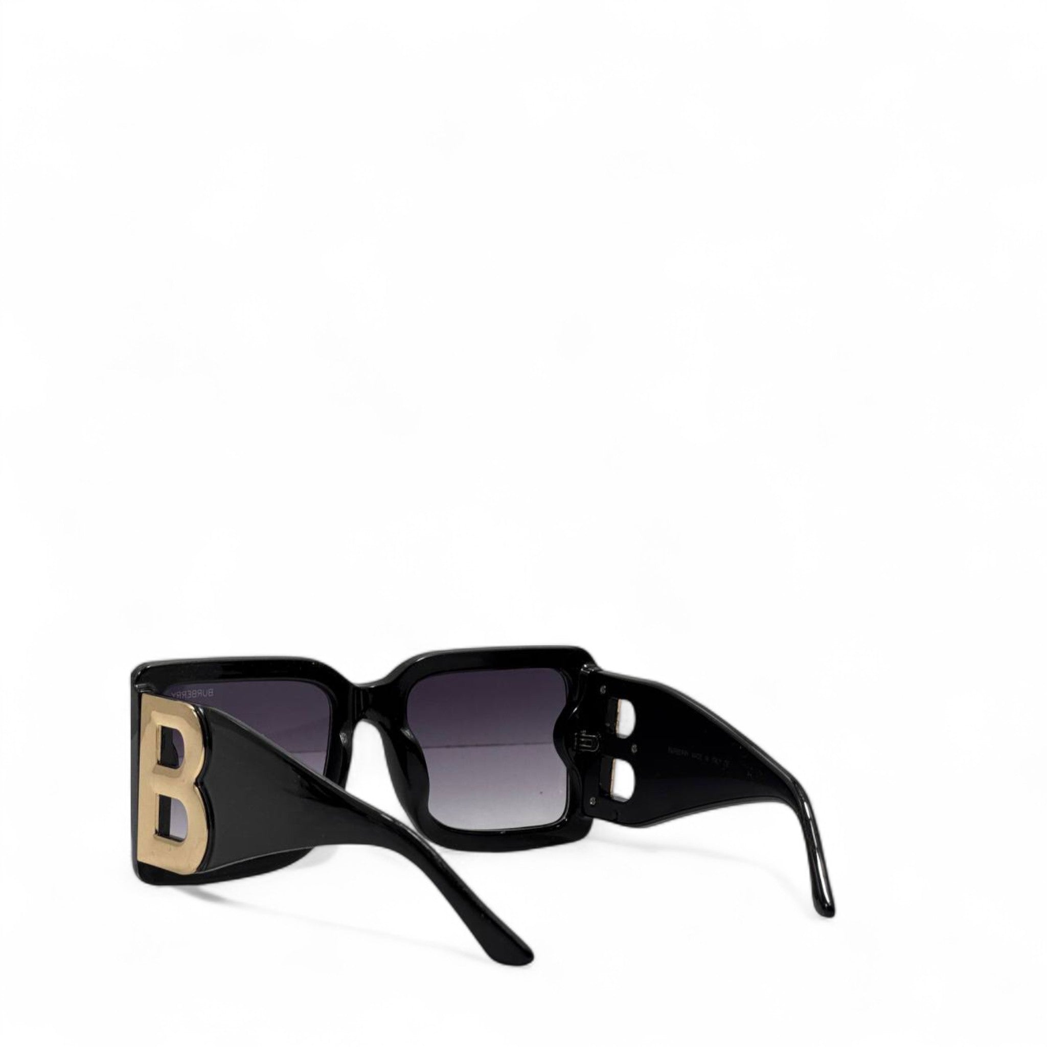 Burberry Oversized “B” Sunglasses 🖤 | Bold Black Frames with Gold Iconic Letter