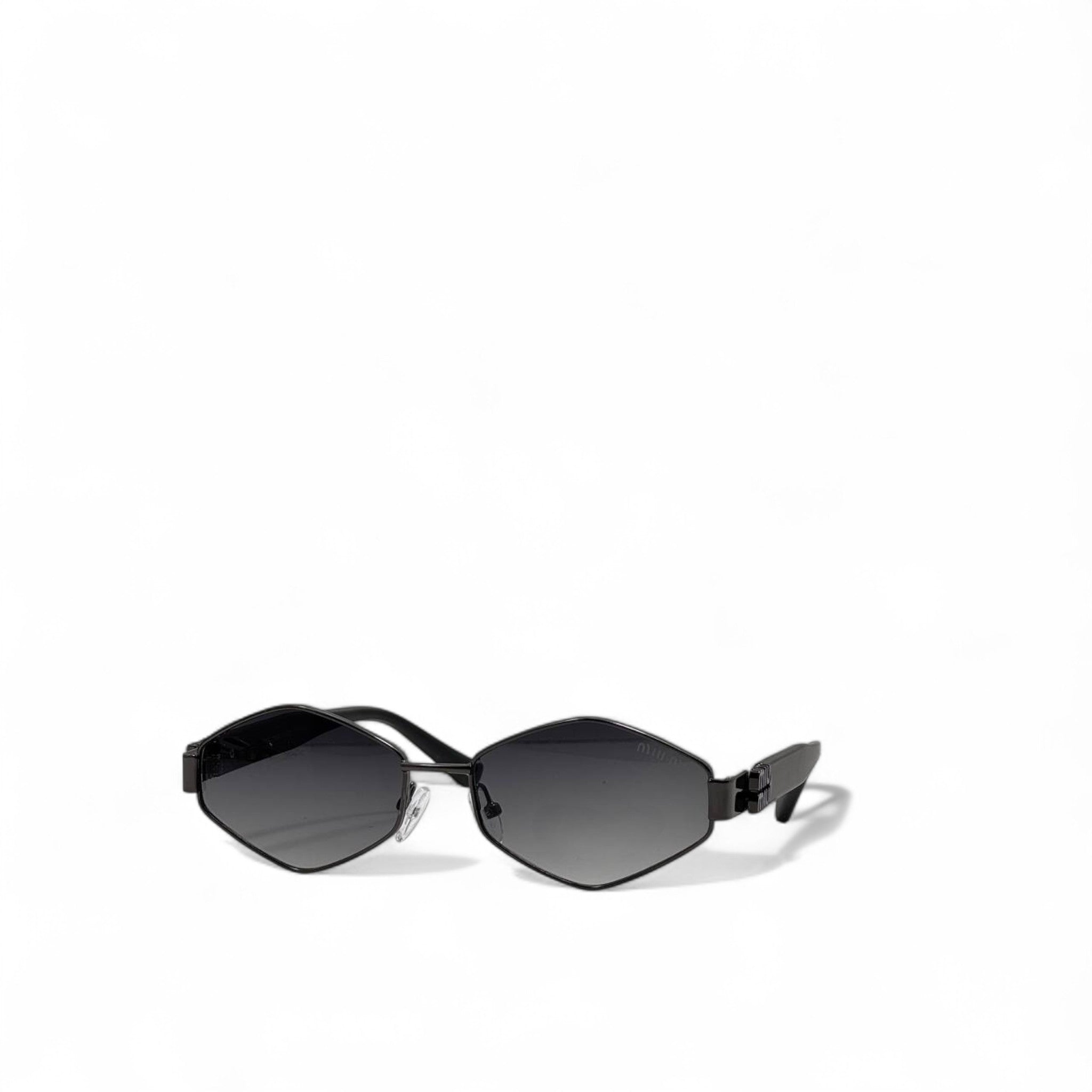 Miu Miu Black Geometric Sunglasses – Bold Elegance Meets Retro Glam 😎✨
