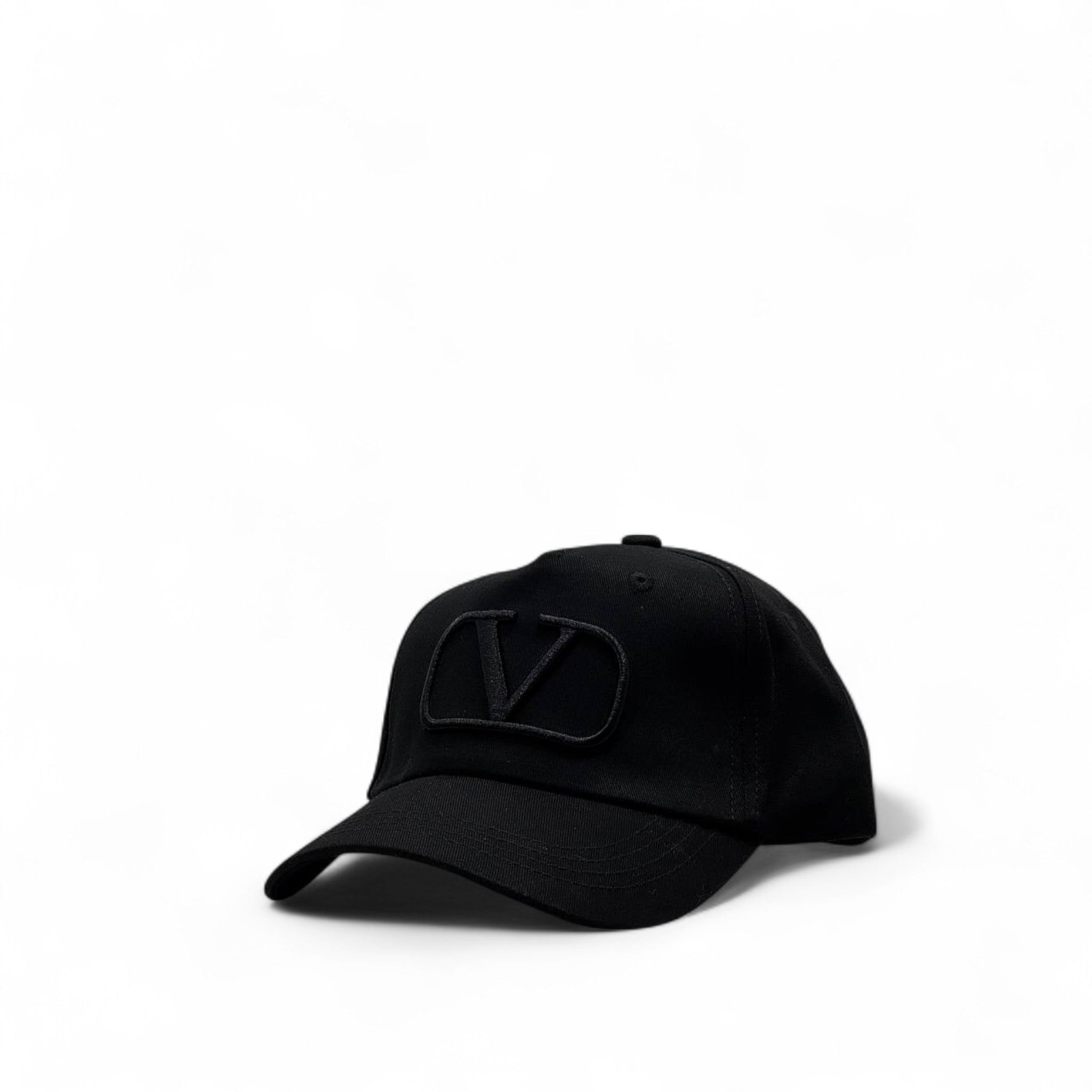 Valentino VLogo Signature Cap – Sleek Black Elegance 🖤🧢