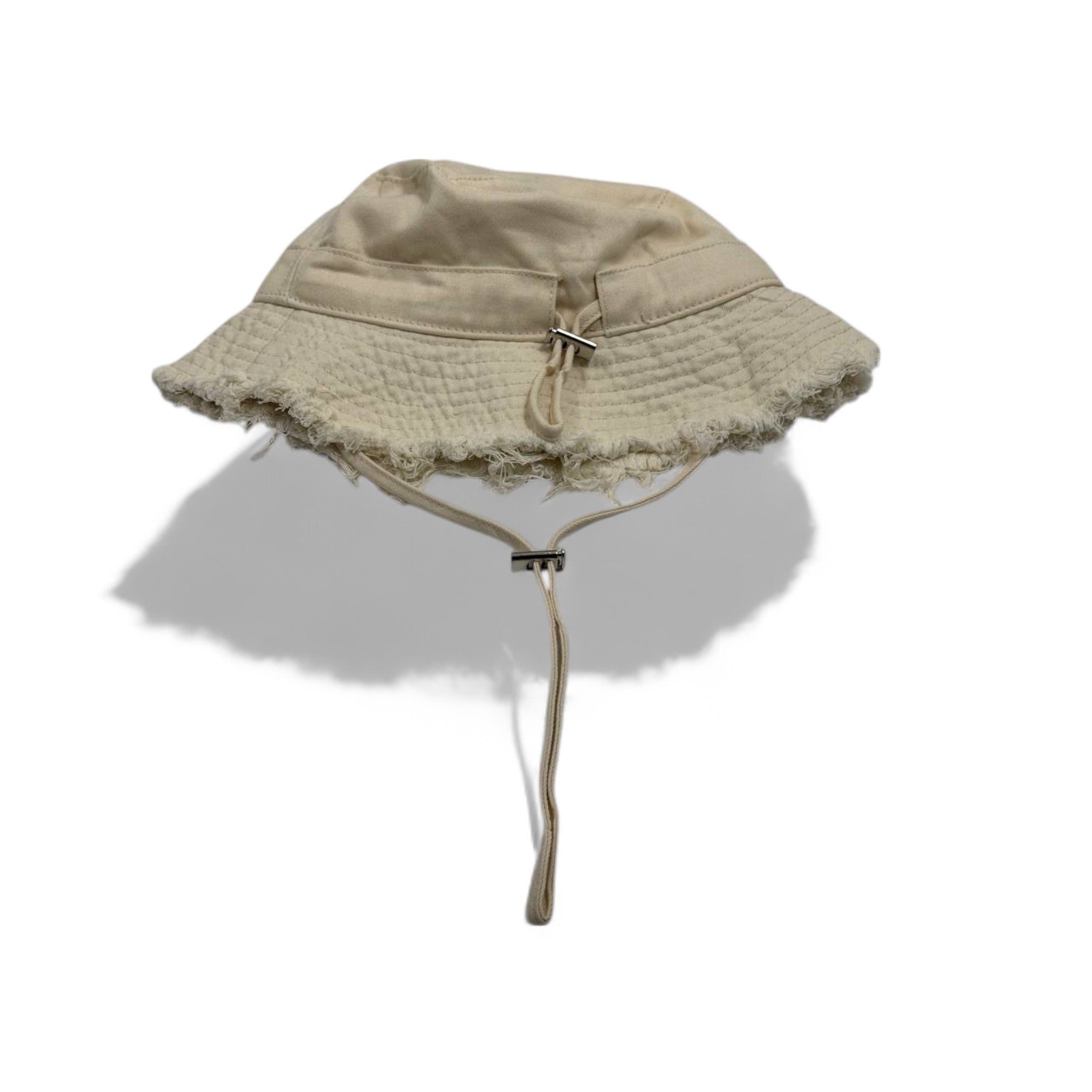 👒 Jacquemus Beige Frayed Bucket Hat – Effortless French Chic 🏖️🕊️