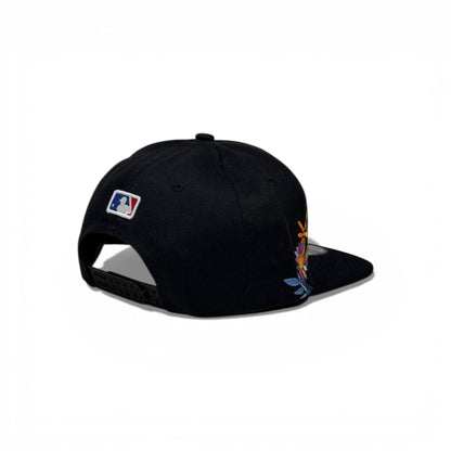 🧢 Los Angeles Dodgers Embroidered Snapback Cap – Black