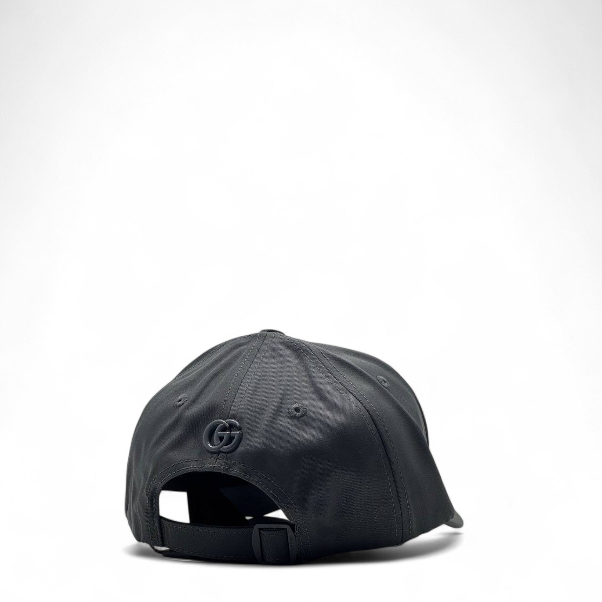 Gucci Black Logo Cap – Sleek & Iconic Streetwear 🖤⭐