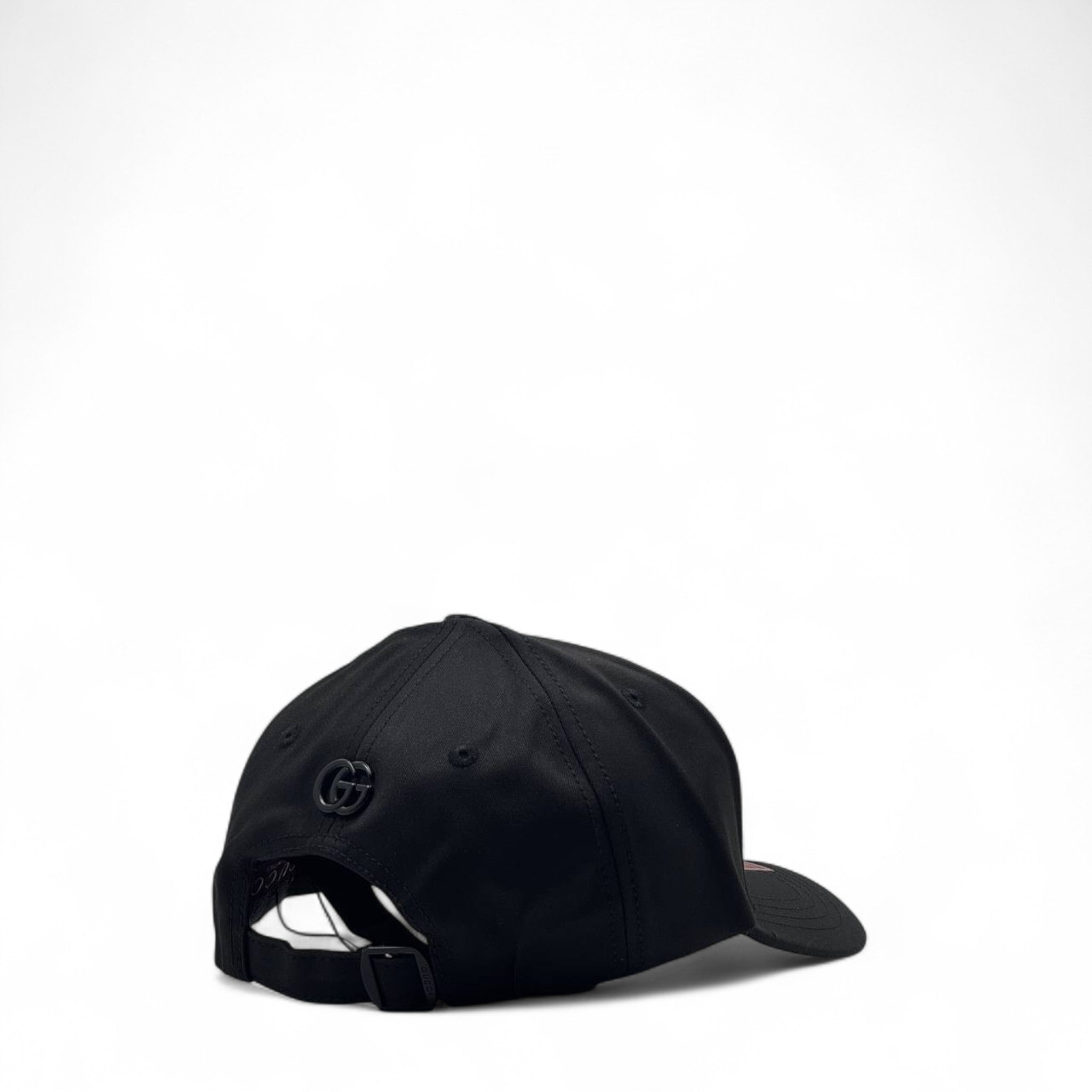 Gucci Black Logo Cap – Timeless Elegance in All-Black 🖤🧢