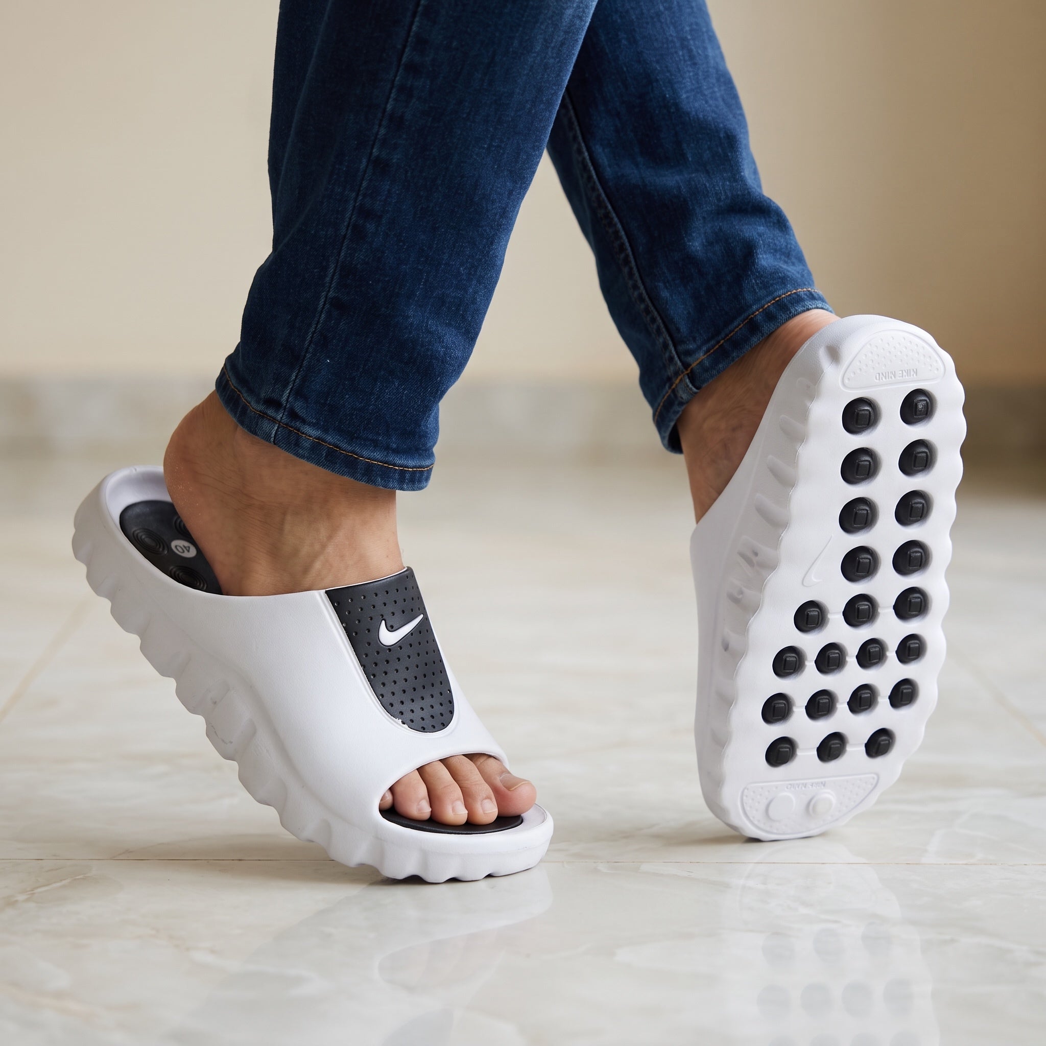 Nike Chunky Slide – White Black 🖤🤍