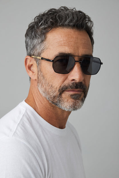 Burberry Sunglasses – Black Check Temple 🕶️