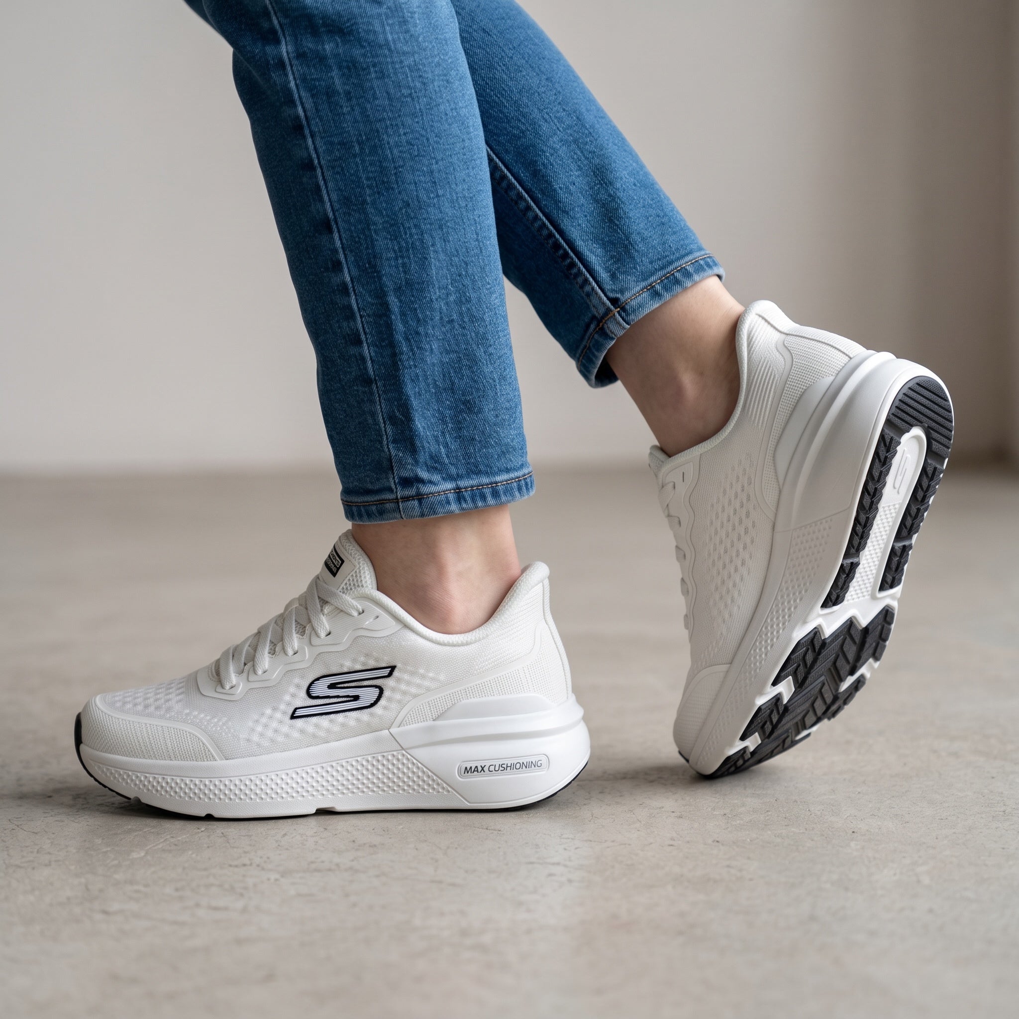 Skechers Max Cushioning Runner – White Trainer 👟✨