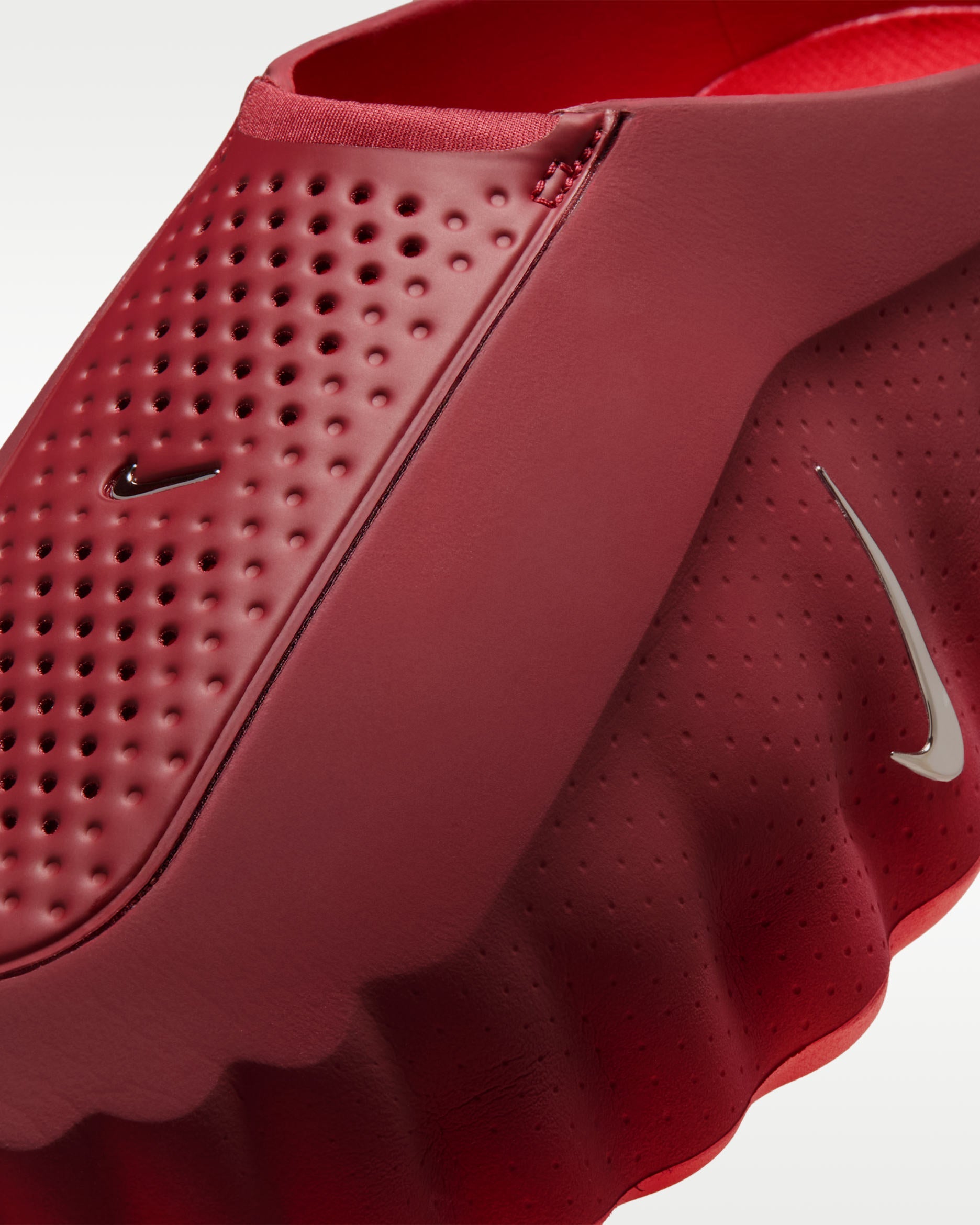 👟 Nike MIND Recovery Clogs – Deep Burgundy