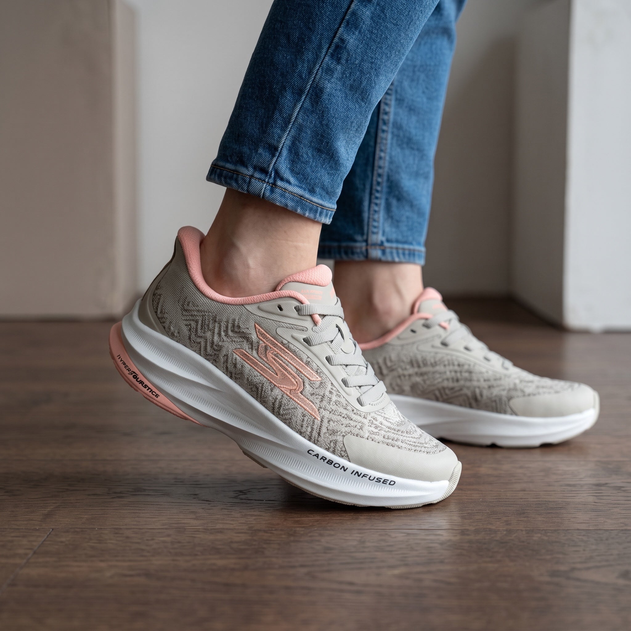 Skechers Carbon Infused – Grey Pink Runner 👟