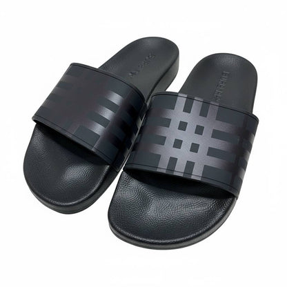 Burberry Check Slides – Black Edition 🖤✨
