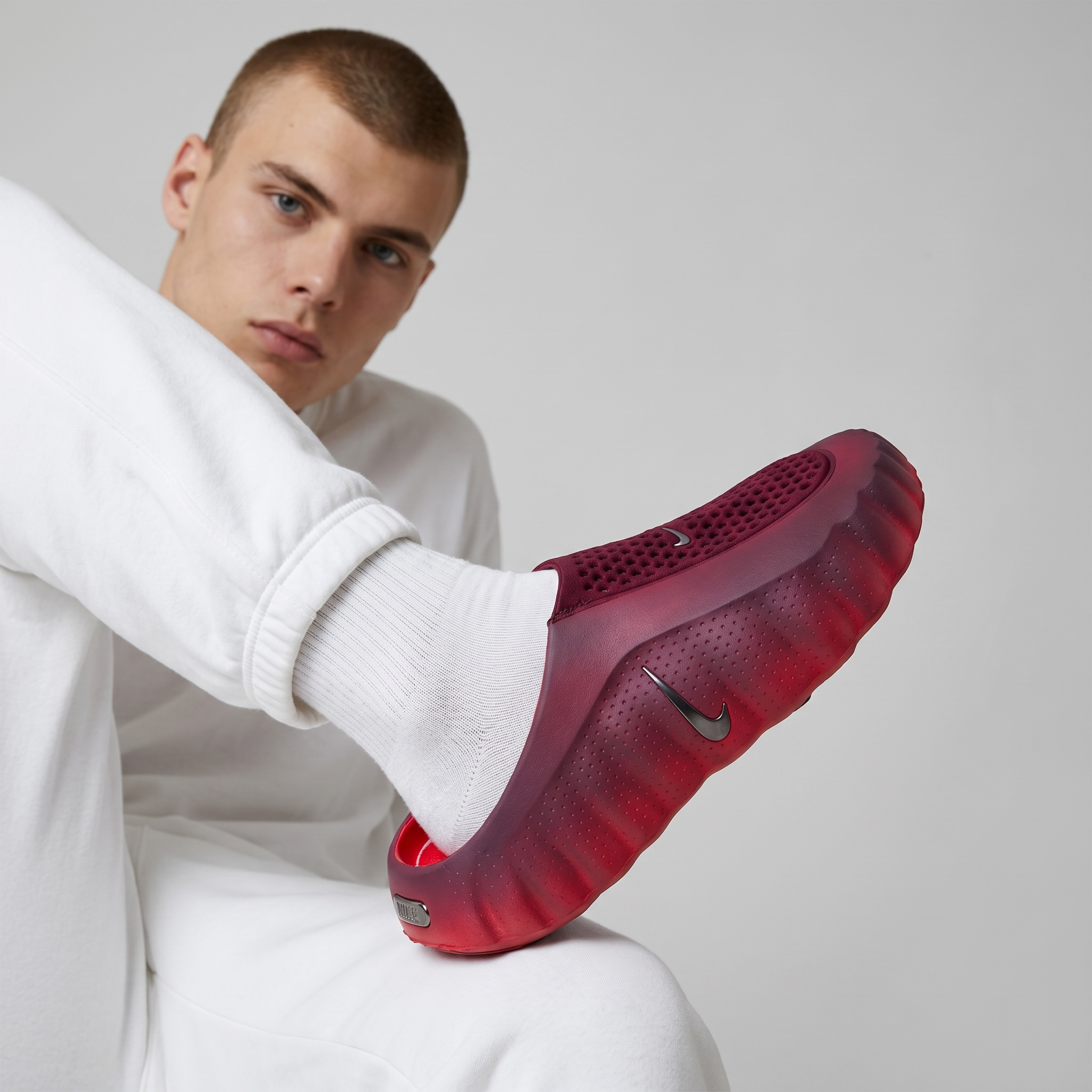 👟 Nike MIND Recovery Clogs – Deep Burgundy
