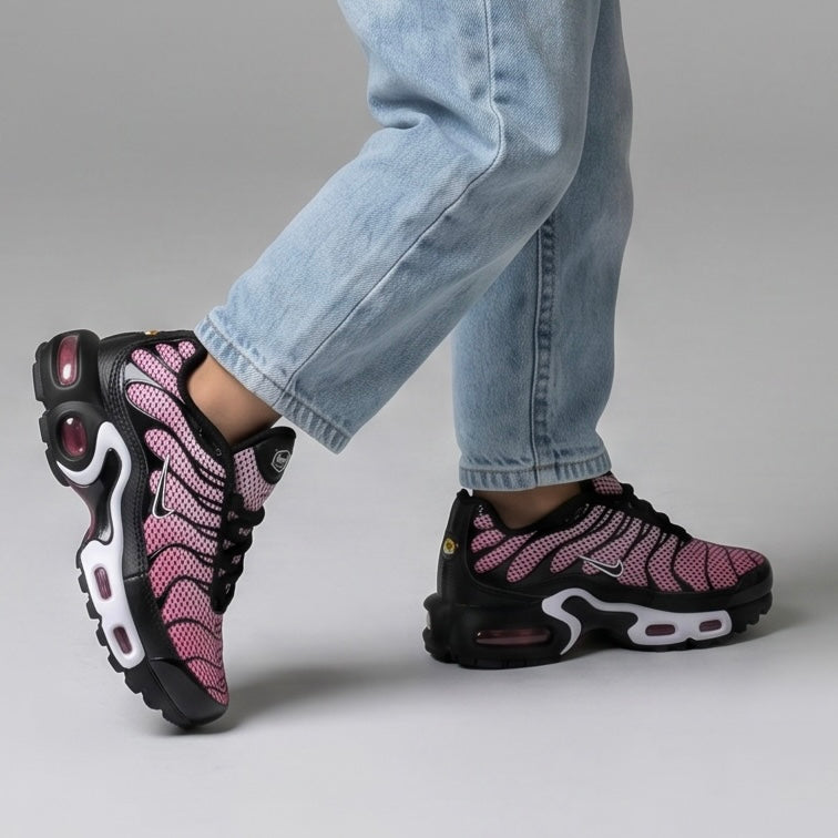 Nike Air Max TN Kids Sneakers – Pink & Black Sporty Comfort 👟💖