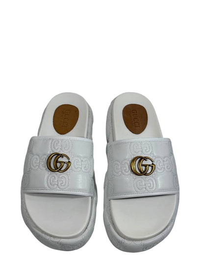 GUCCI GG Embossed Slide Sandals – White Edition 🤍✨