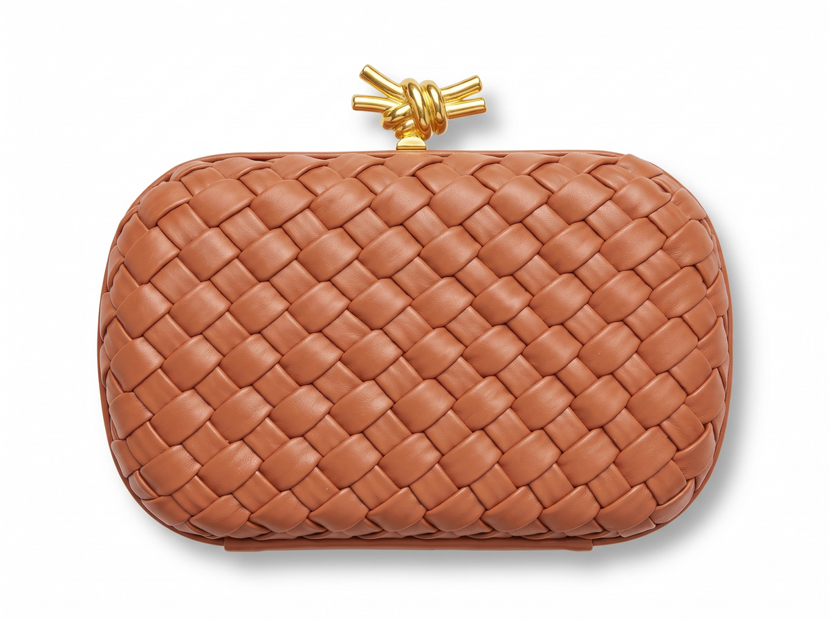 Bottega Veneta Intrecciato Knot Clutch – Caramel Brown 🤎✨