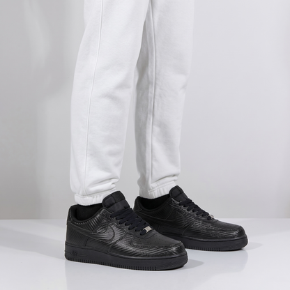 🖤🔥 Nike Air Force 1 Low Carbon Fiber Triple Black Sneakers – Luxury Streetwear Classic Shoes 👟⚡