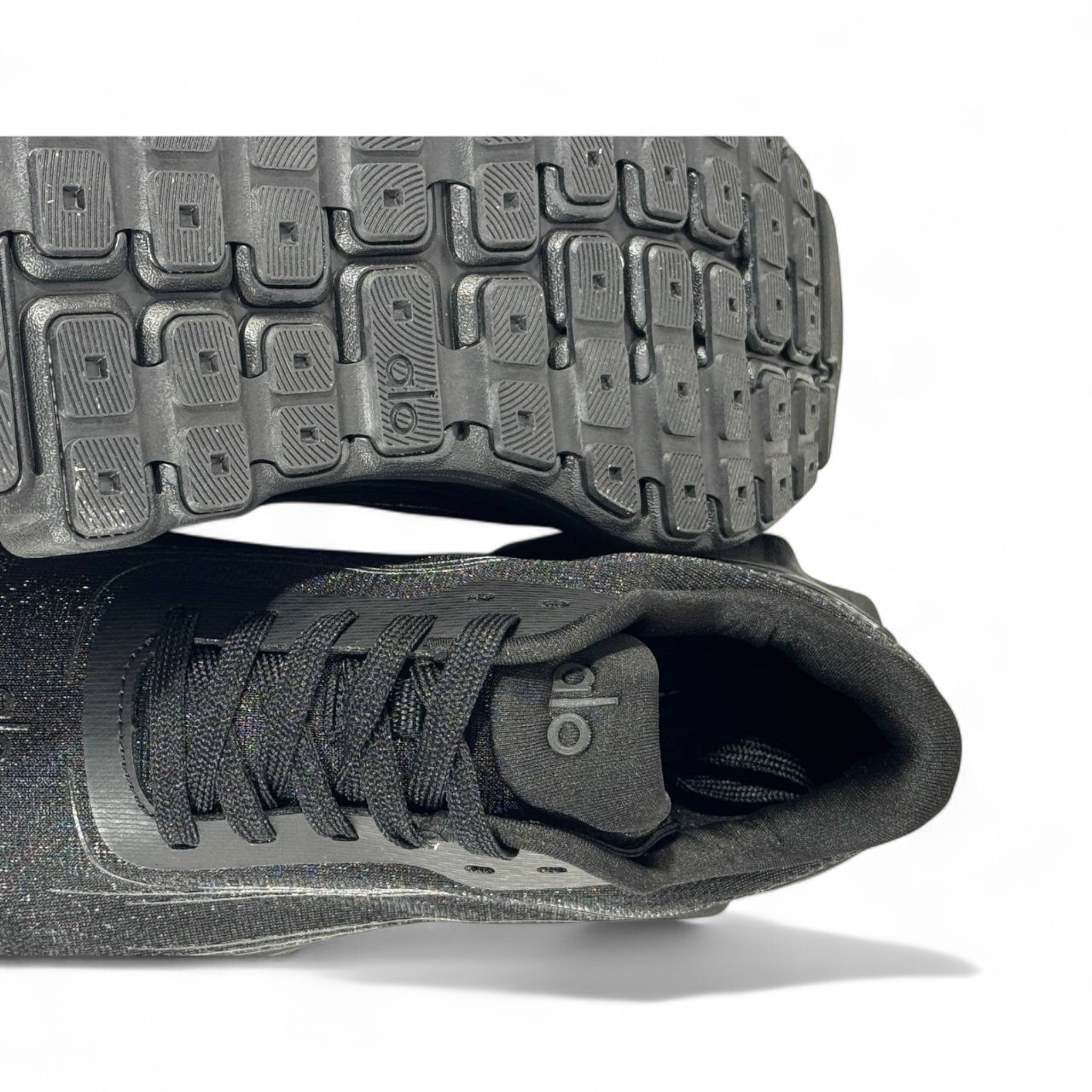 ⚫ Alo Black Runner Sneakers – Sleek Power, Endless Comfort ⚫
