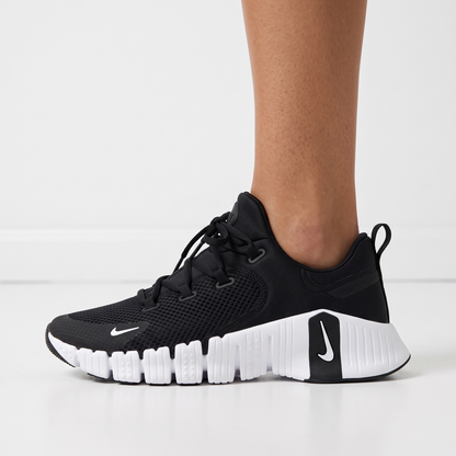 Nike Free Runner — Black & White