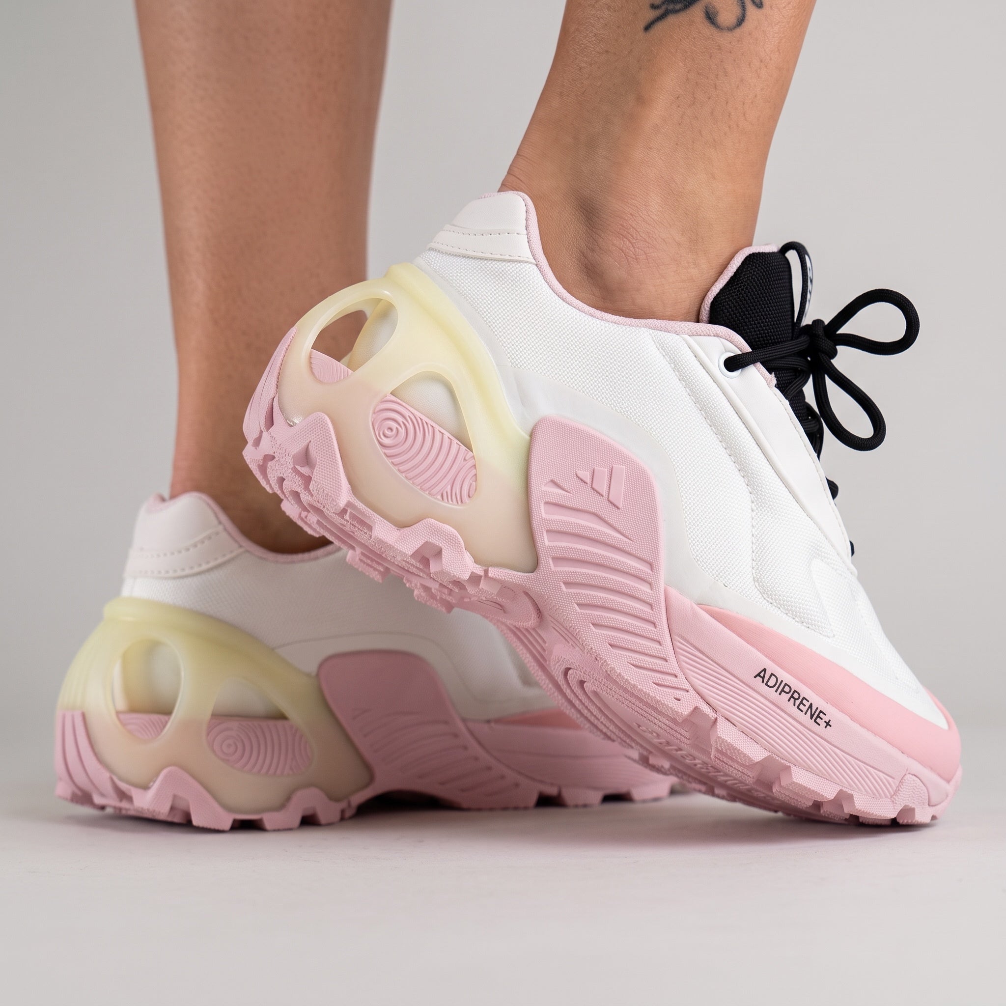 Adidas Chunky Platform Runner – White Pink 👟