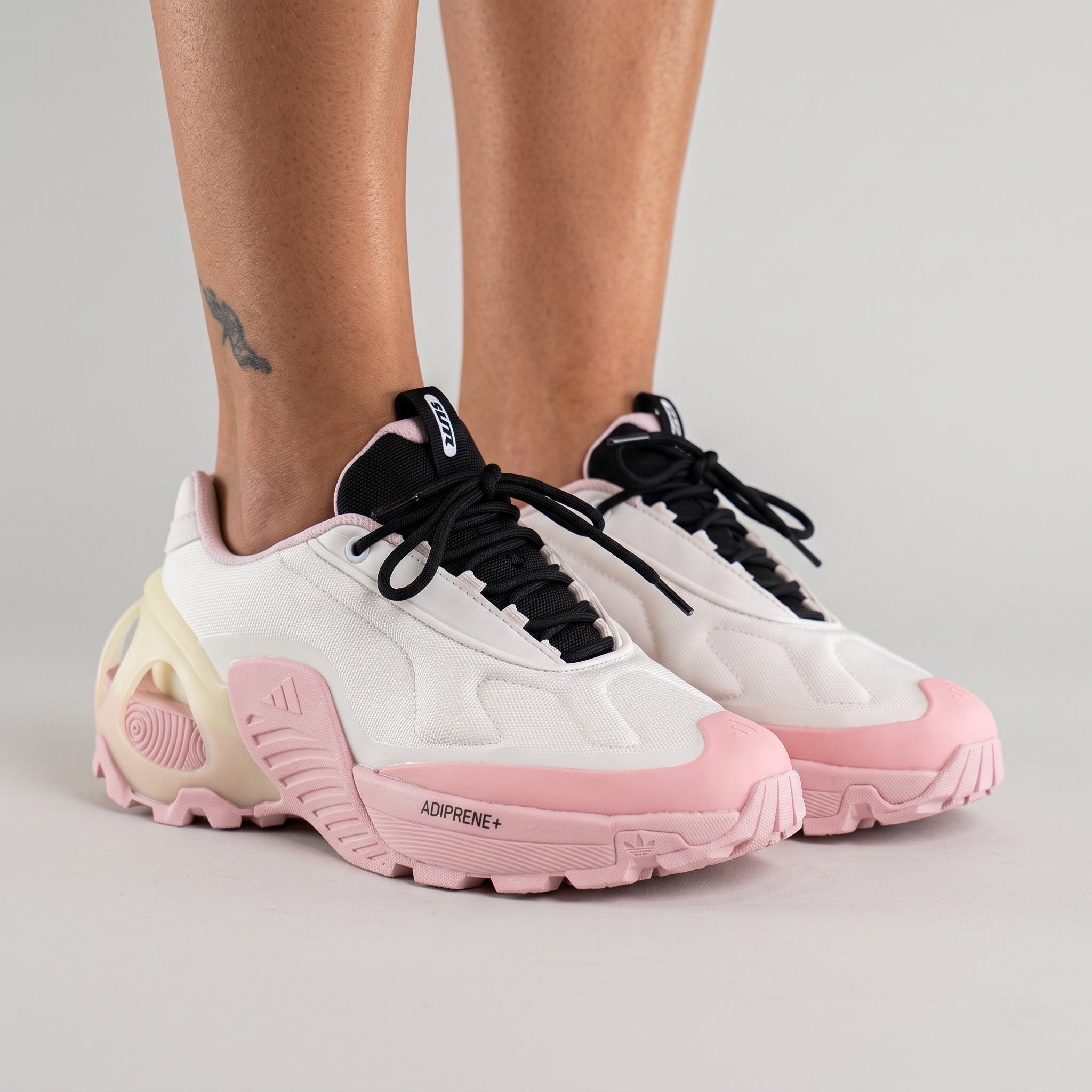 Adidas Chunky Platform Runner – White Pink 👟