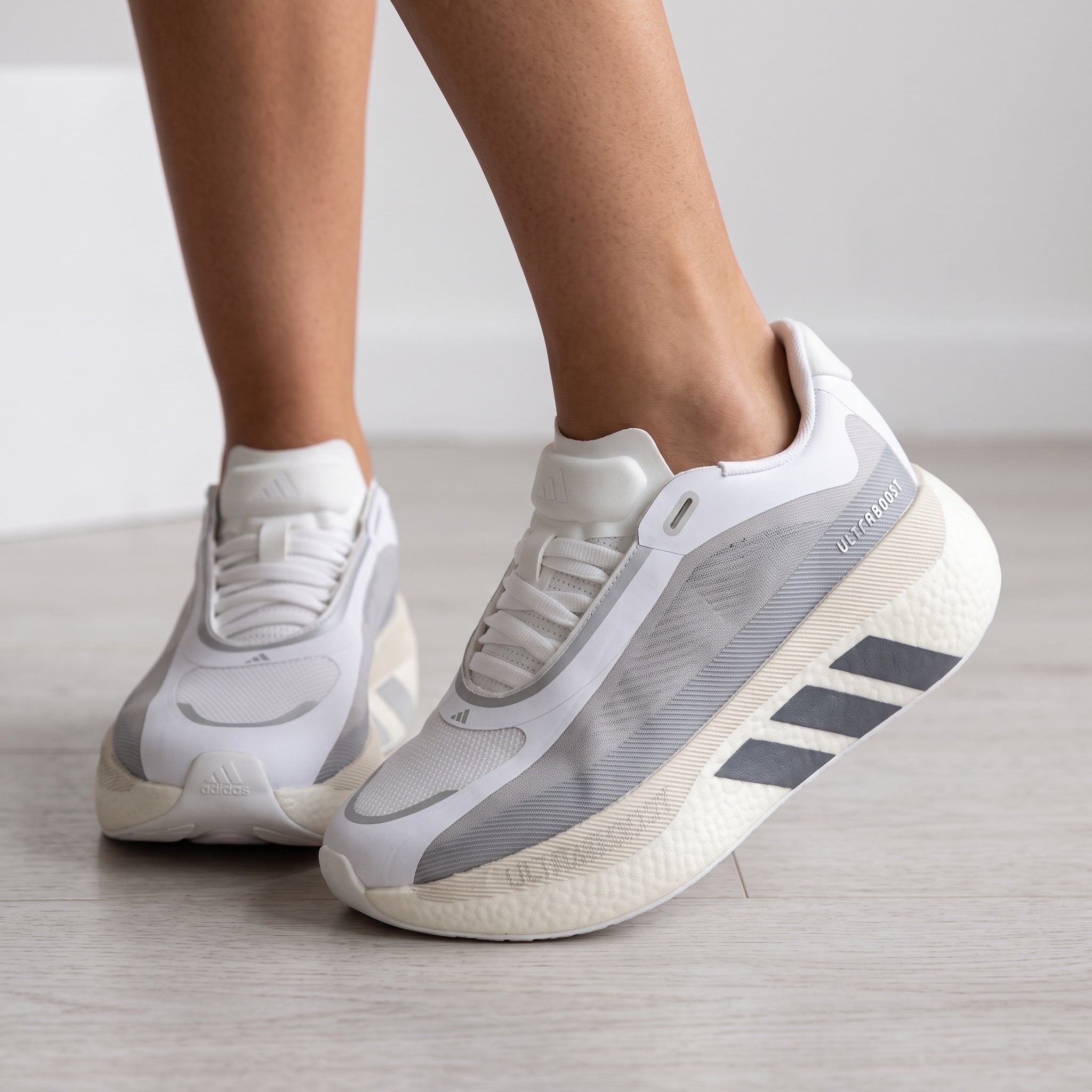 Adidas Ultraboost – White Grey Runner 👟