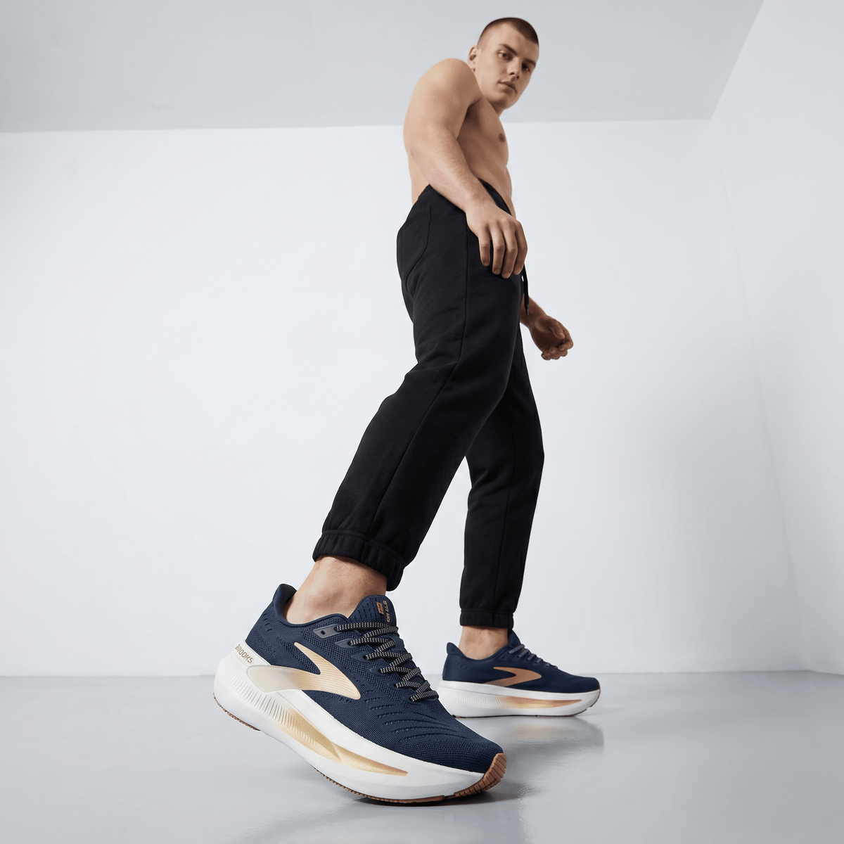 Brooks Running Performance Sneakers — Navy Gold