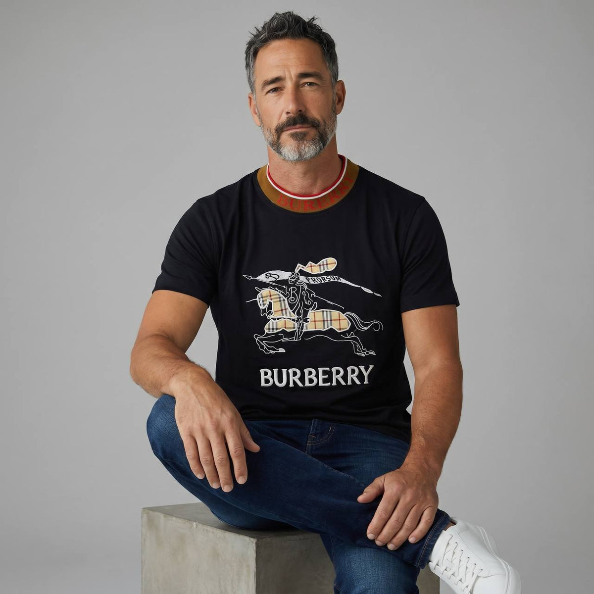 Burberry Equestrian Knight Graphic T-Shirt – Black Heritage Edition 🖤✨