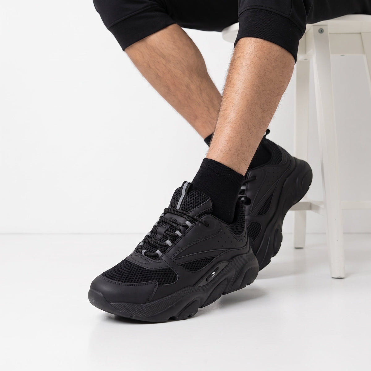 Dior Chunky Low-Top Runner Sneakers — Black