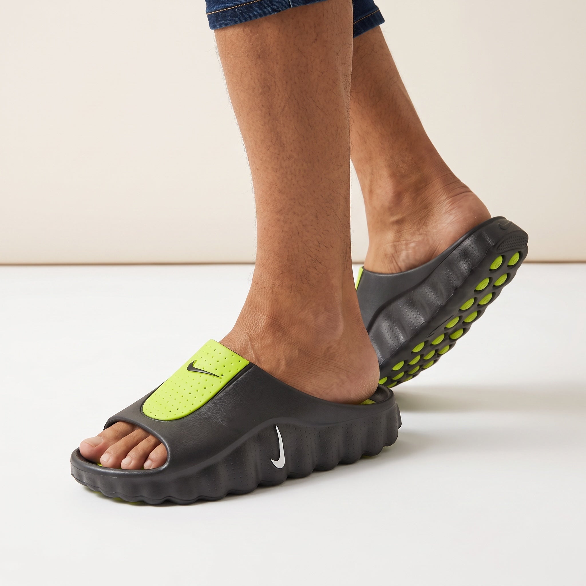 Nike Slide – Black Volt 🟢