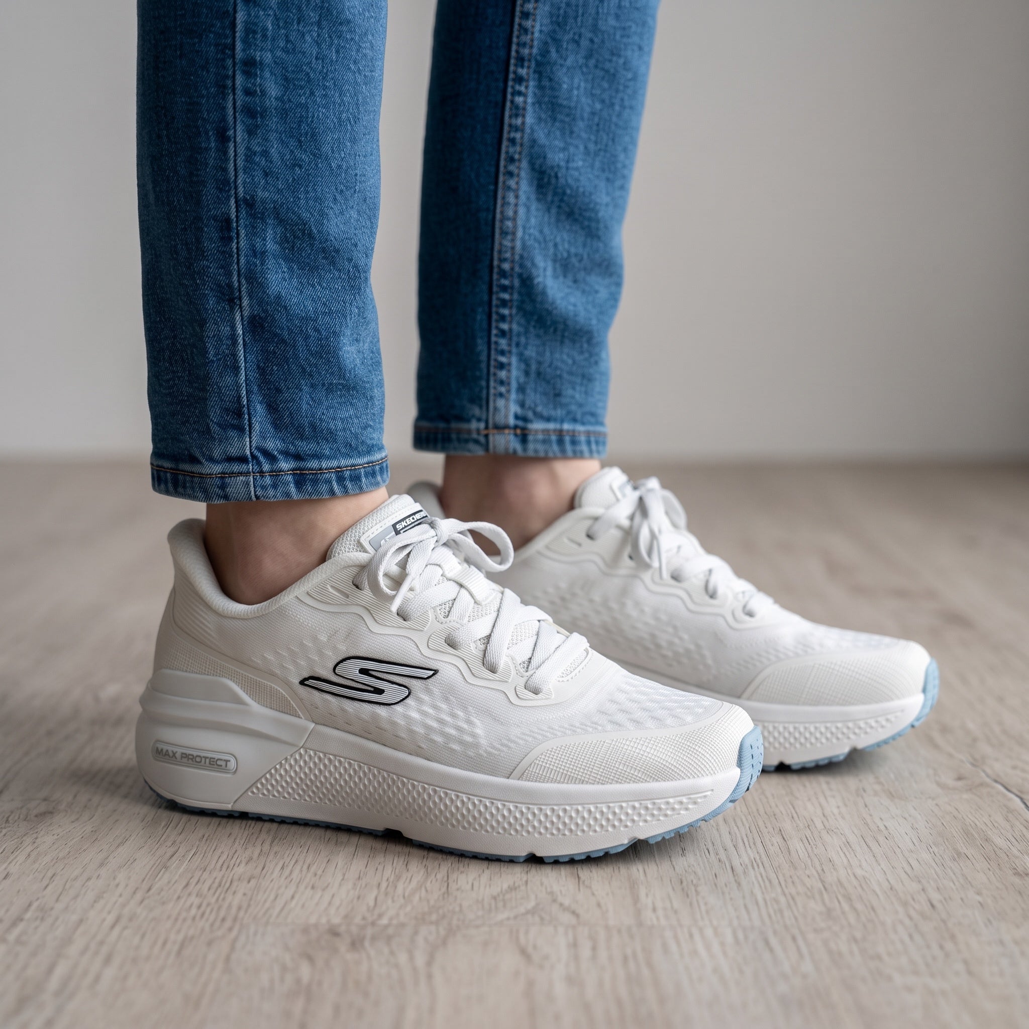 Skechers Max Cushioning Runner – White Trainer 👟✨