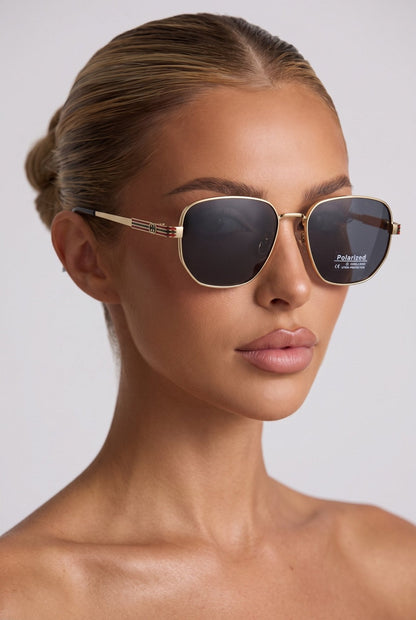 Gucci Sunglasses – Gold Frame Black Lens 🕶️