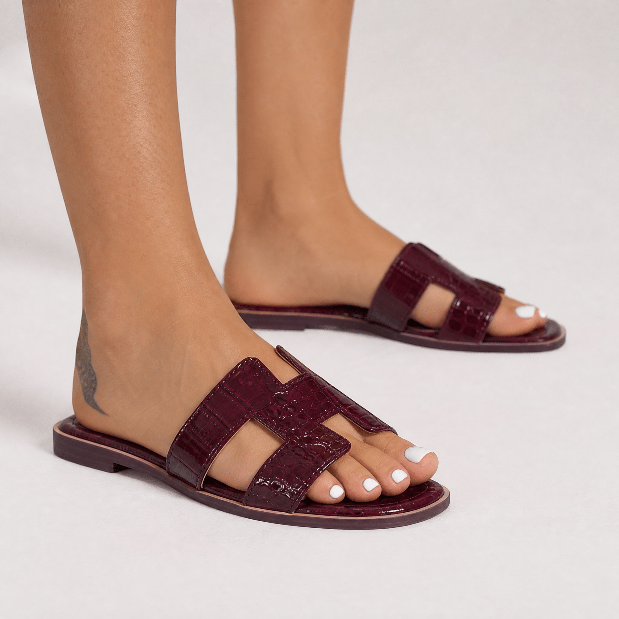 Hermès-Inspired Burgundy Croc Slides ❤️🍷