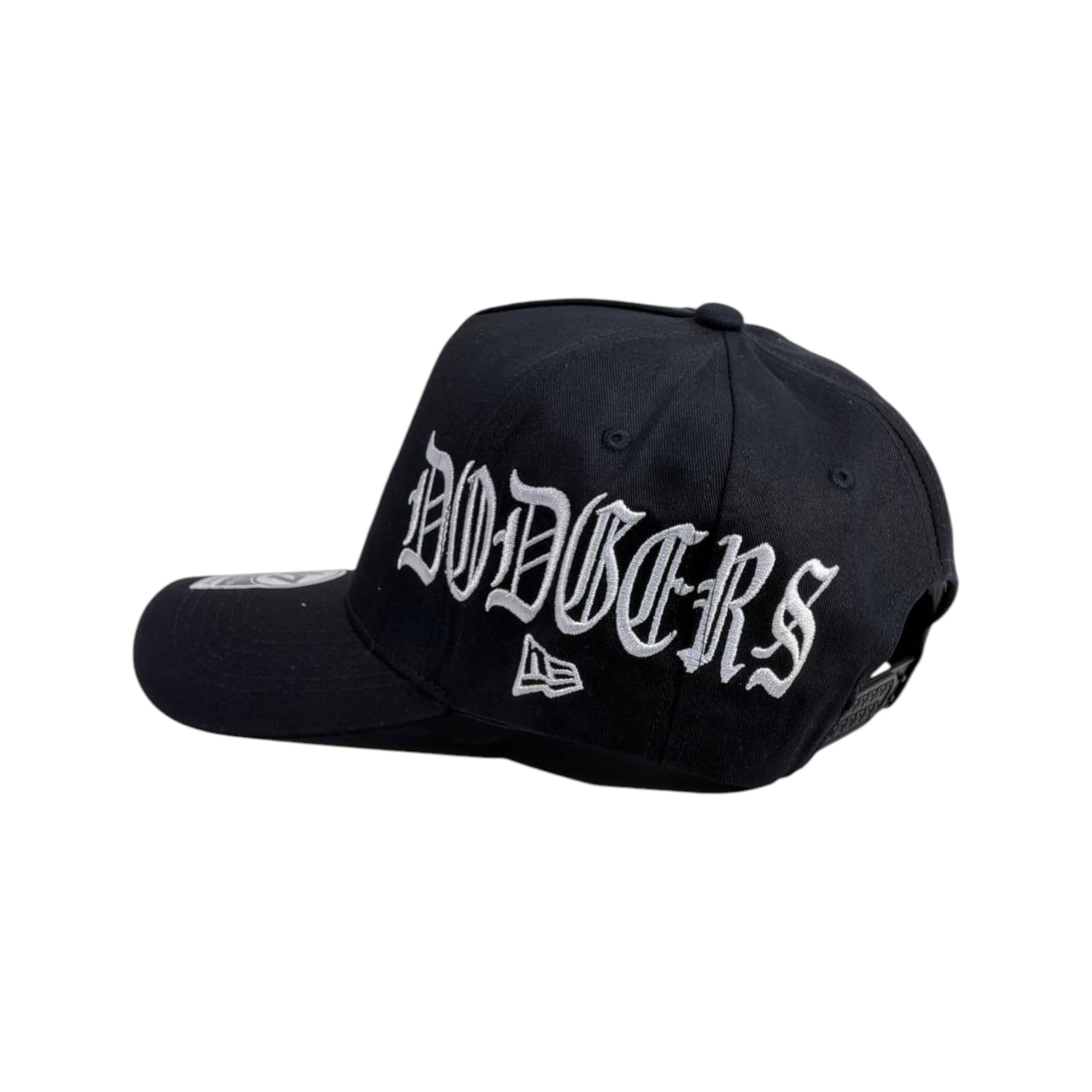 LA Dodgers Black Cap with White Embroidery – Streetwear Classic 🖤🤍