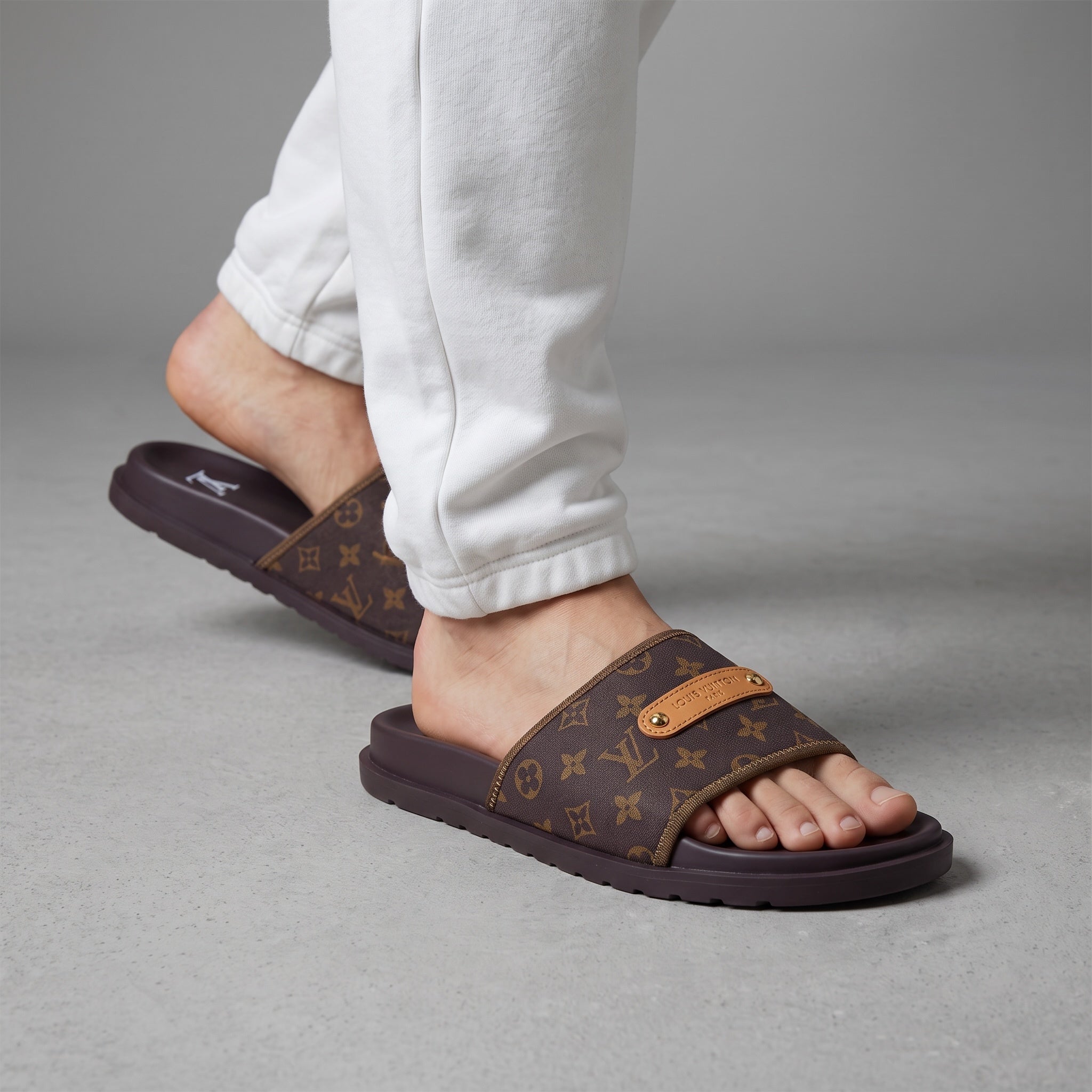 Louis Vuitton Monogram Slides – Brown Comfort 🟤🩴