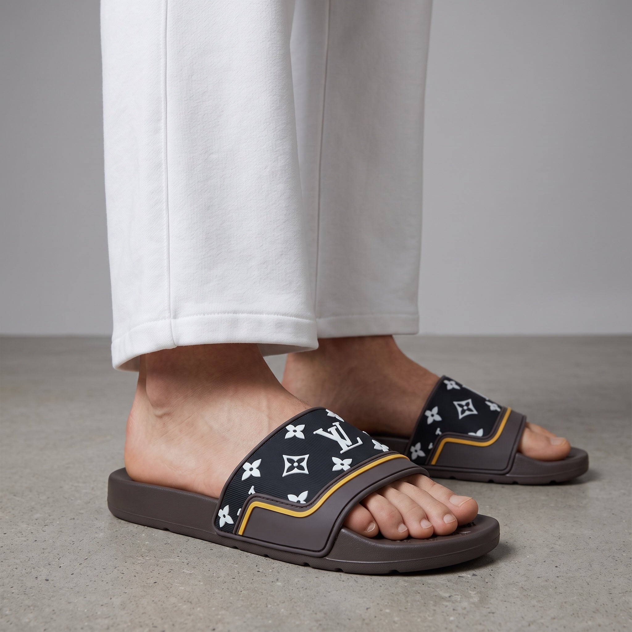 Louis Vuitton Slides – Monogram Brown/Black 🩴