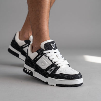 Louis Vuitton Trainer – Black/White Monogram 👟