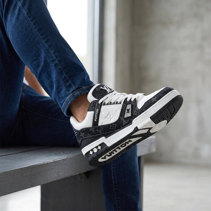 Louis Vuitton Trainer – Black/White Monogram 👟
