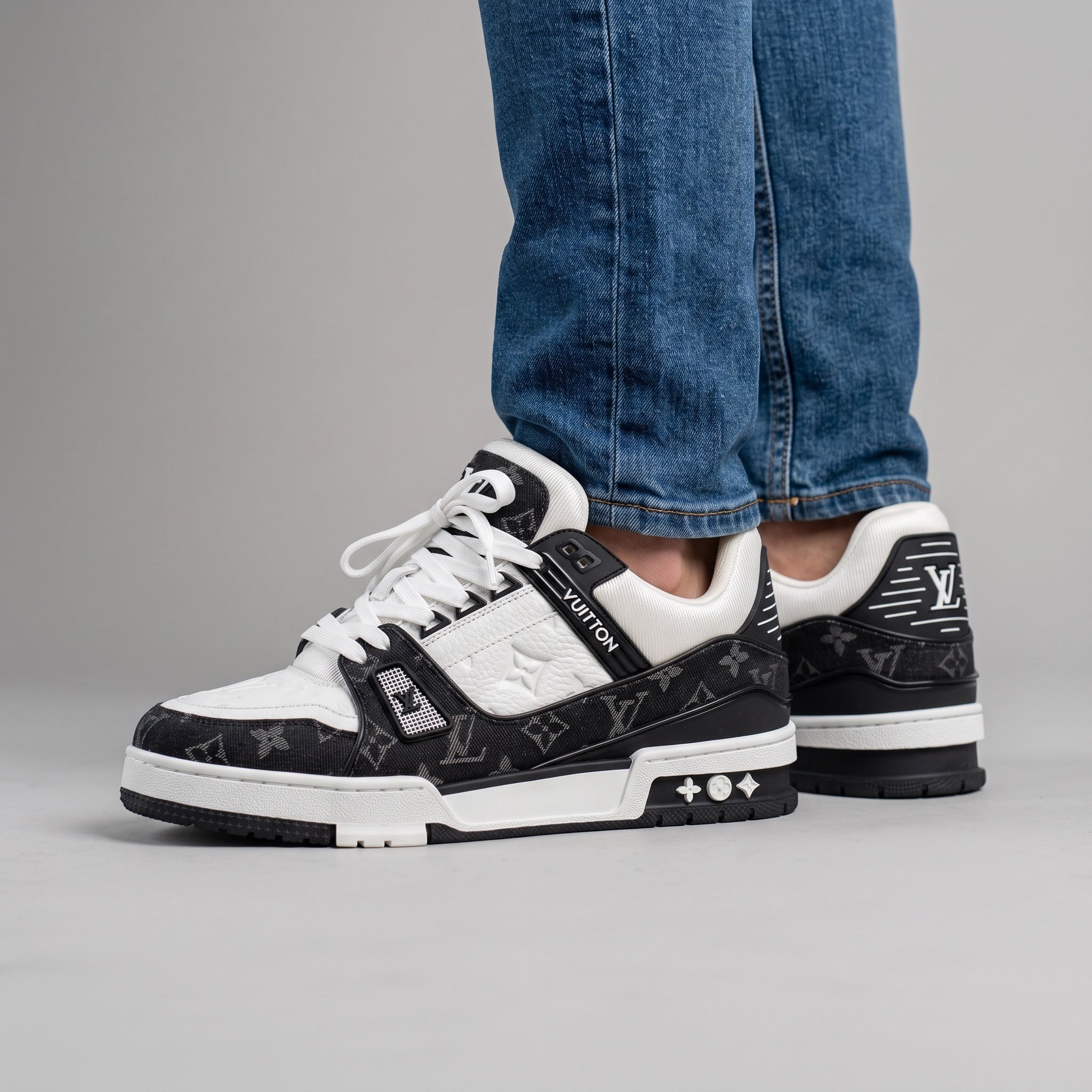 Louis Vuitton Trainer – Black/White Monogram 👟