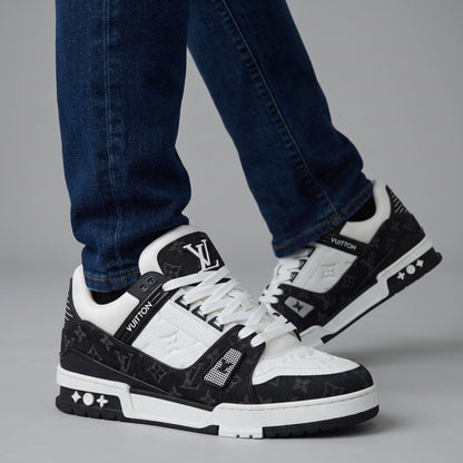 Louis Vuitton Trainer – Black/White Monogram 👟