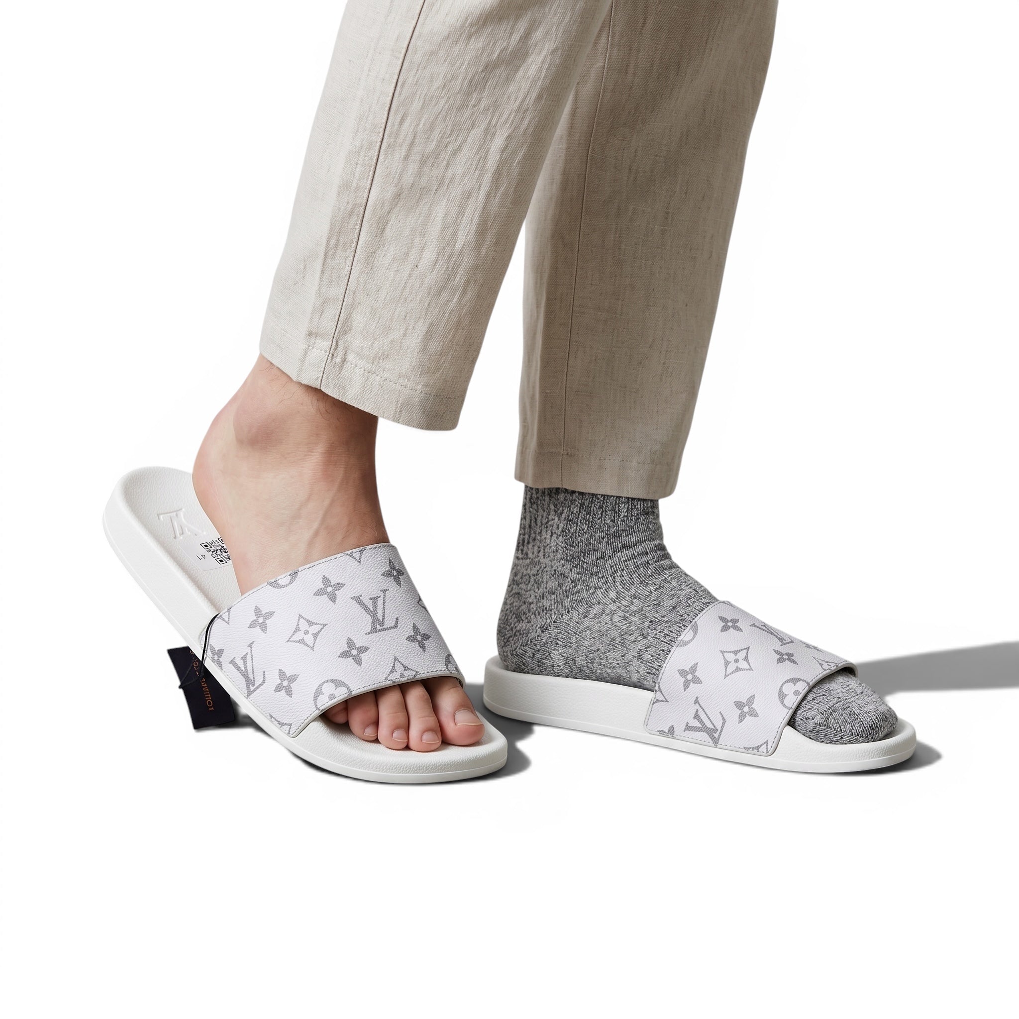 Louis Vuitton White Monogram Slides – Luxury Everyday Comfort Sandals 🤍👡