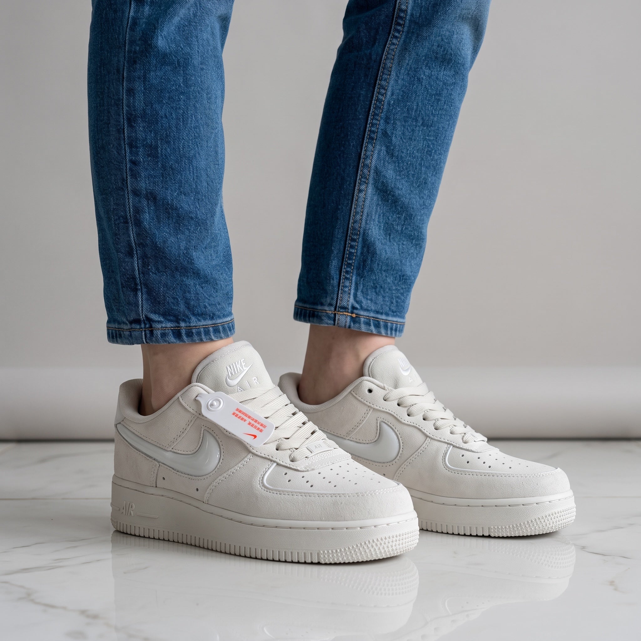 Nike Air Force 1 – Light Bone Sneakers – Clean White 👟