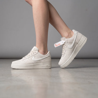 Nike Air Force 1 – Light Bone Sneakers – Clean White 👟