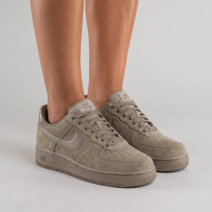 Nike Air Force 1 – Taupe Suede Classic 👟🟤