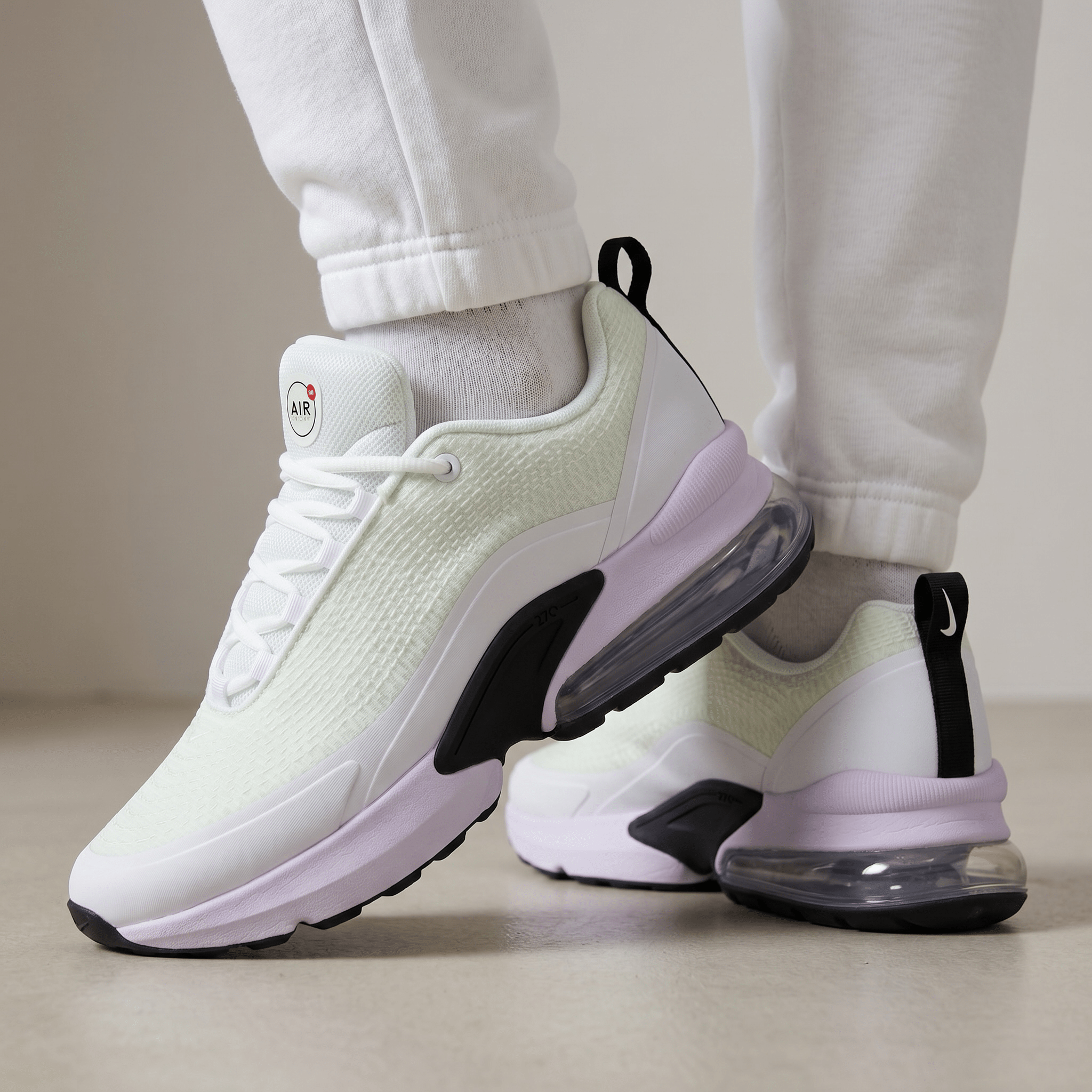 👟 Nike Air Max 270 – White & Black