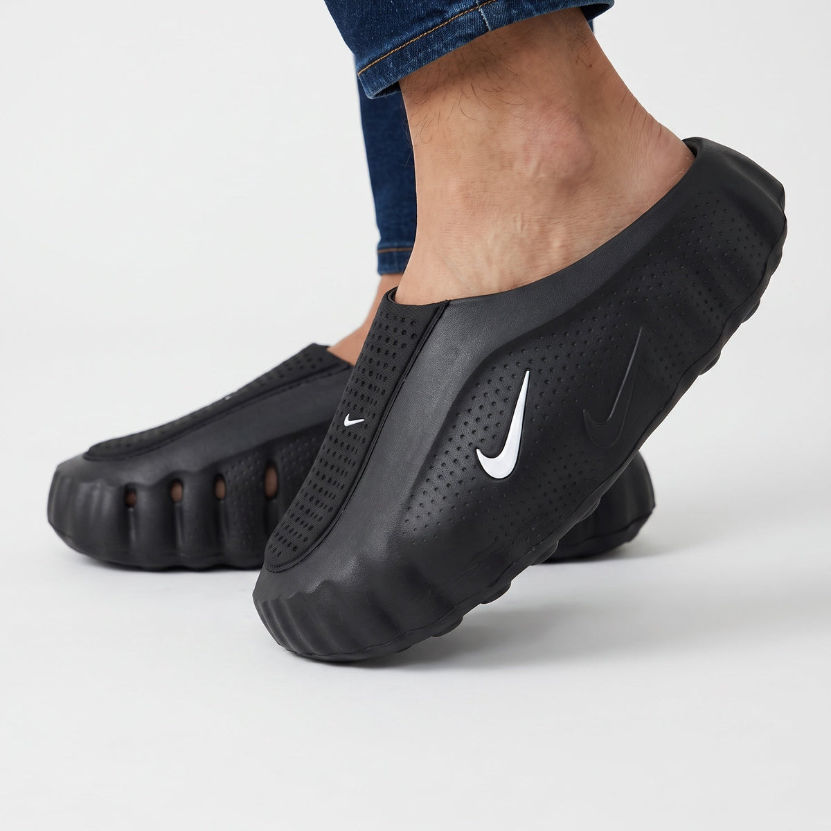 Nike Mind Slip-On Clog — Black