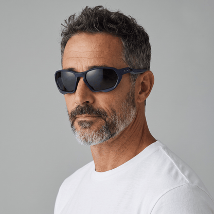 🕶️ Oakley Split Shot Stealth Black Sunglasses – Polarized Performance Edition