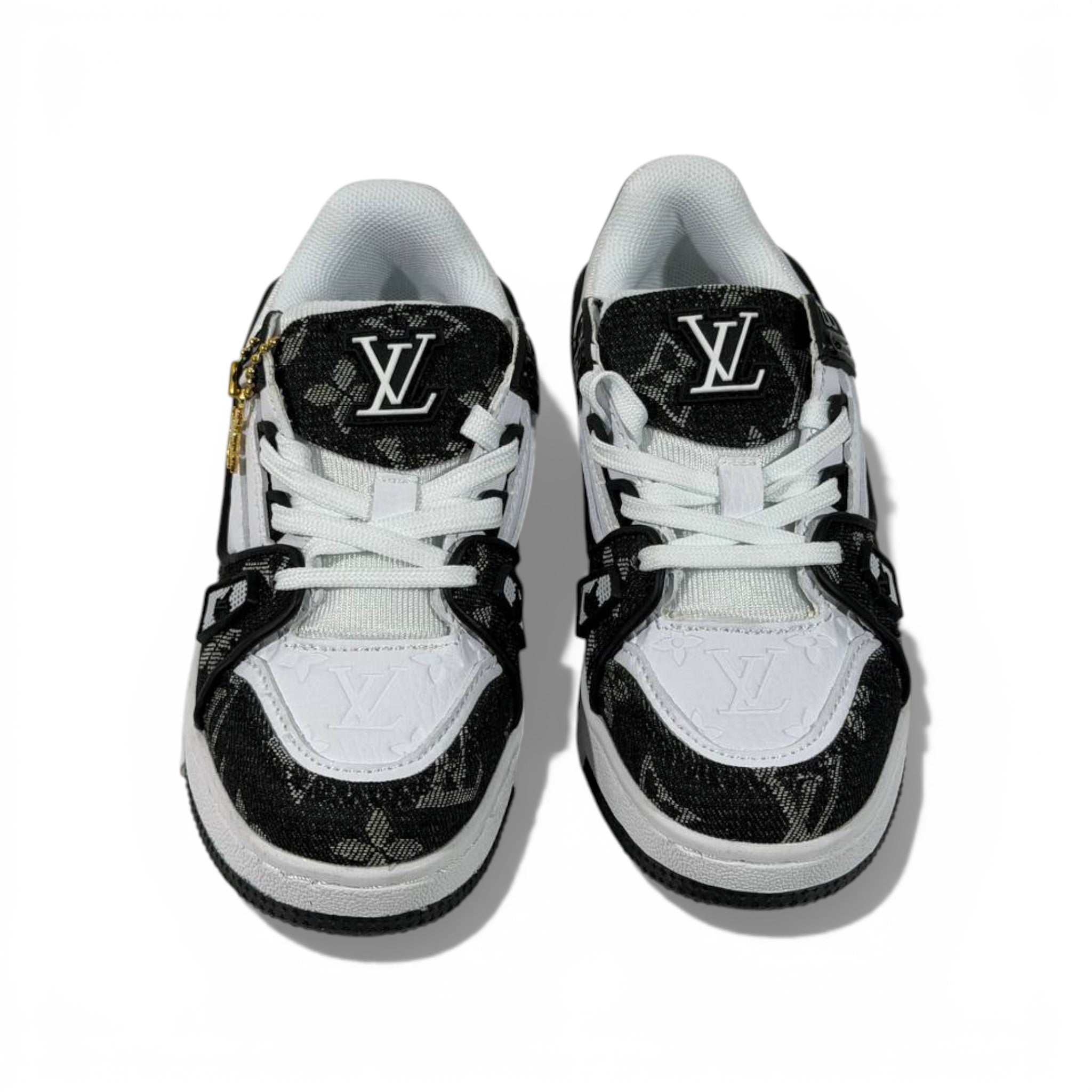 Louis Vuitton Black & White Low-Top Sneakers – Luxury Street Style Design 👟✨