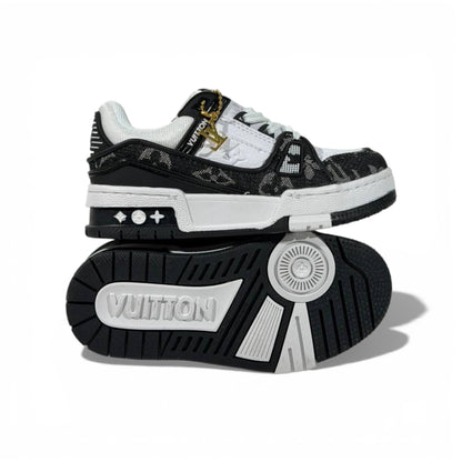 Louis Vuitton Black & White Low-Top Sneakers – Luxury Street Style Design 👟✨