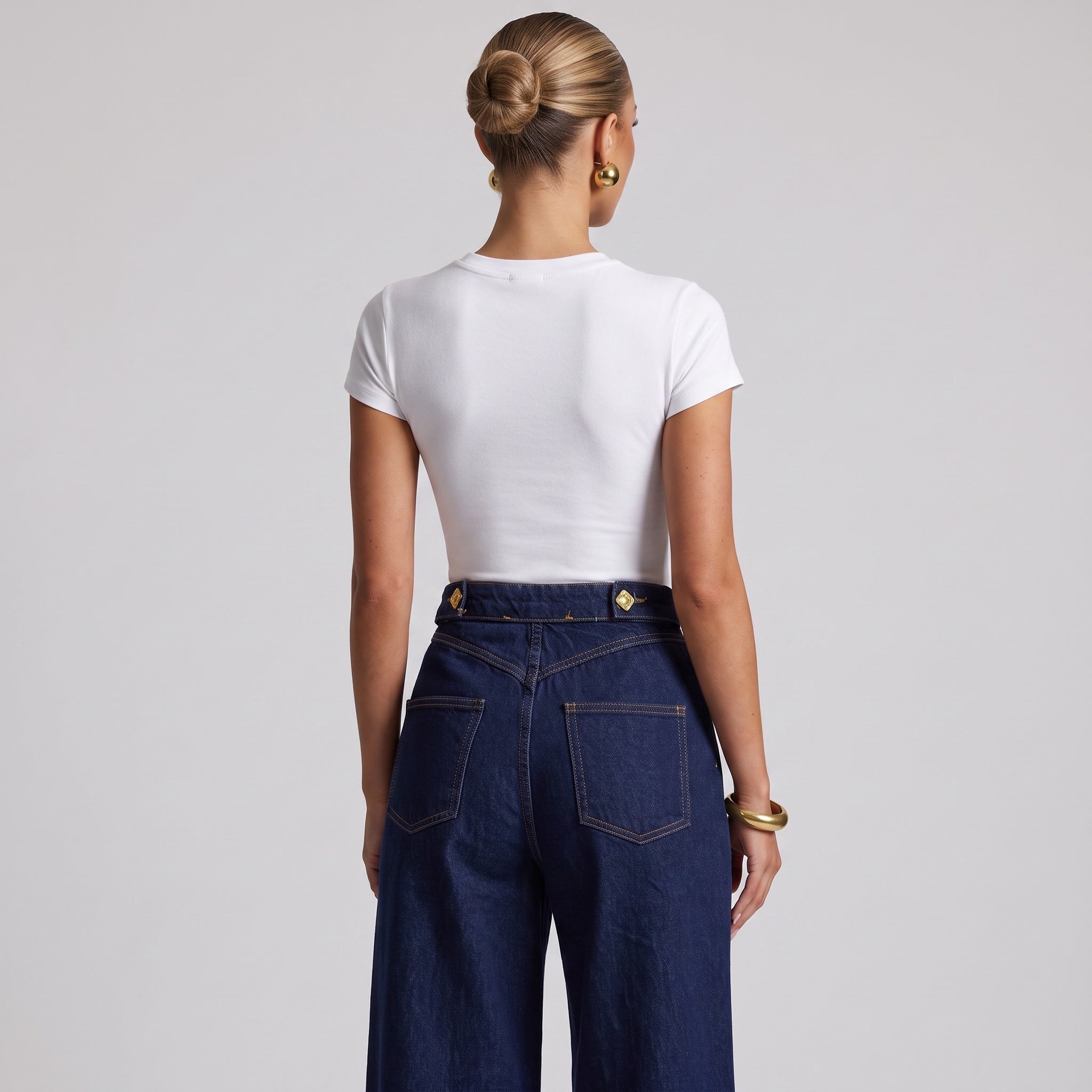 Schiaparelli Gold Charm High-Waist Wide-Leg Jeans – Dark Blue ✨